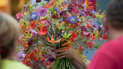 Floristry World Cup - essential oils of flowers in perfume, room fragrance and skin care