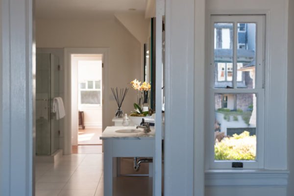 PAIRFUM natural reed diffuser on the marble top in a classically English bathroom of a luxury appartment