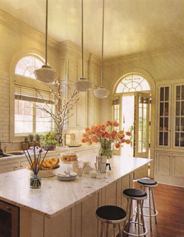 PAIRFUM natural reed diffuser on the marble top of a luxurious kitchen