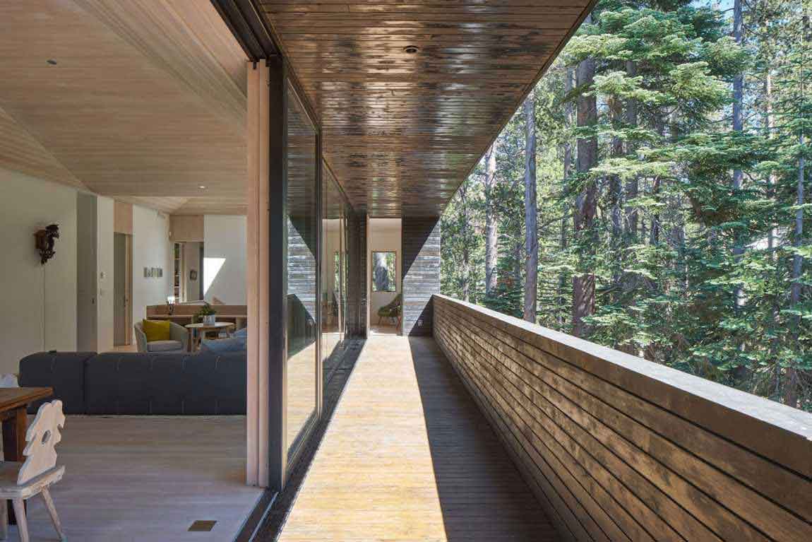 Unusual-Cabin-In-The-Woods-Balcony