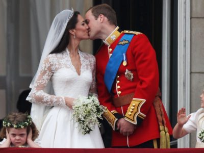 Prince William And Kate Middletons First Public Kiss As A Married Couple