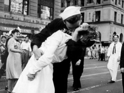 The Kiss Between A Soldier And A Nurse Celebrating The End Of World War Ii