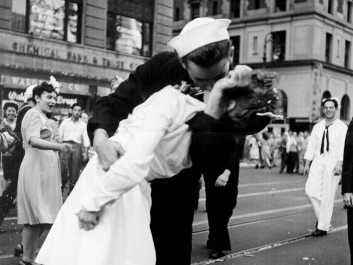The Kiss Between A Soldier And A Nurse Celebrating The End Of World War Ii The Kiss Between A Soldier And A Nurse Celebrating The End Of World War Ii