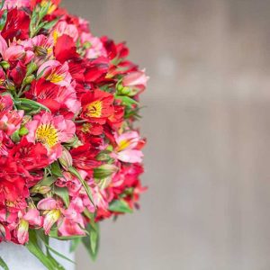 Pairfum Perfume Candle Alstroemeria Red Urn Bouquet