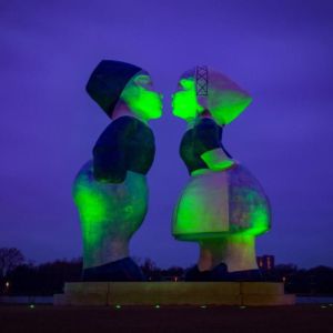 St Patricks Day Holland Kissing Couple Green